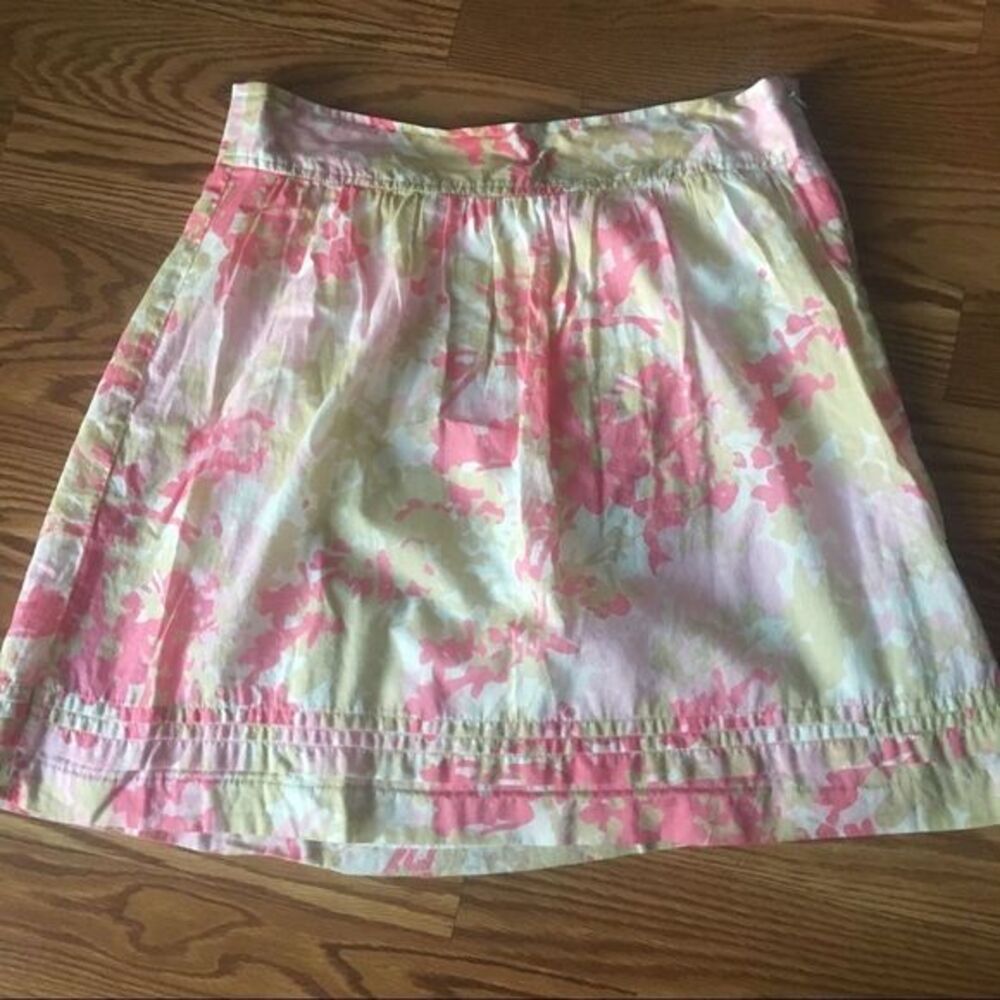 GUC, Ann Taylor LOFT skirt. Size 2